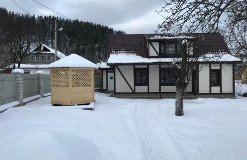 Yaremche House | У Насті