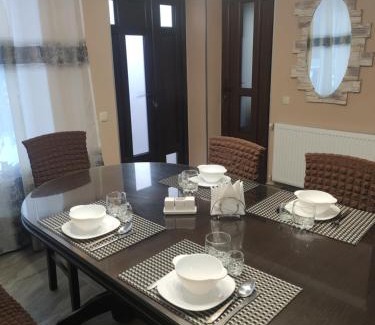 Yaremche House | "У Пасічника" Котедж для сім'ї