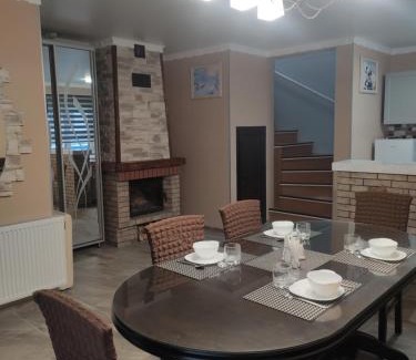 Yaremche House | "У Пасічника" Котедж для сім'ї