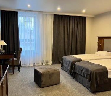 Dubno Hotel | Хмеляр