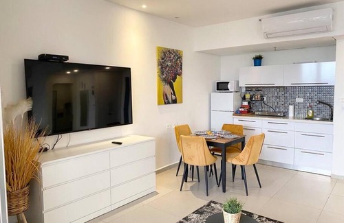 Nahariya Apartment | Шикарная студия с Джакуззи