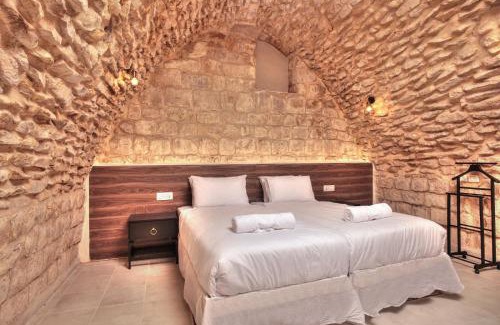 Artists Colony House | אבנים טובות