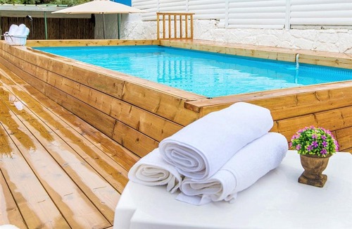 Gornot HaGalil Bed & Breakfast | אדם וחווה - סוויטות מפנקות עם ג'קוזי פרטי ובריכה במתחם מול נוף גלילי מושלם