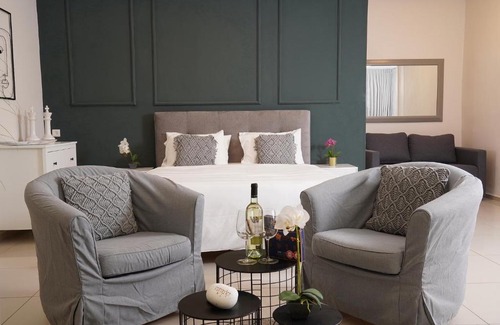 Gornot HaGalil Bed & Breakfast | אדם וחווה - סוויטות מפנקות עם ג'קוזי פרטי ובריכה במתחם מול נוף גלילי מושלם