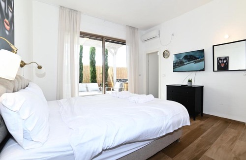 Nurit Villa | אלה גלבוע ריזורט