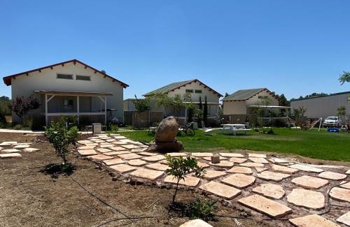 Avnei Eitan House | אצלנו בחצר