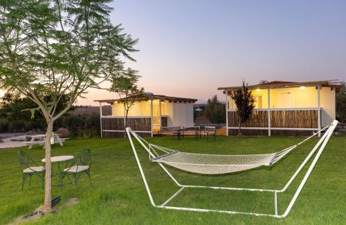 Avnei Eitan House | אצלנו בחצר