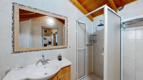 Menahemia Apartment | בית הזורע של רשת לב הגולן - 5 צימרים מדהימים עם בריכה משותפת ליד הכנרת