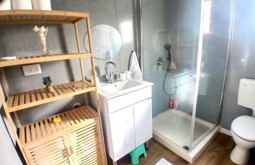 Giv'at Yo'av Apartment | בקתה 512- אירוח בדרום הגולן