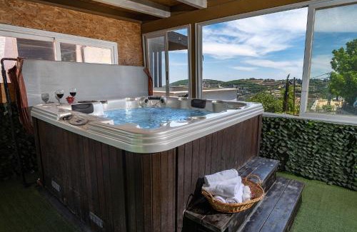 Beit Jann Apartment | בקתות עץ מעל העננים - אירוח דרוזי - בקתות כפריות עם נוף מהמם ובריכה משותפת