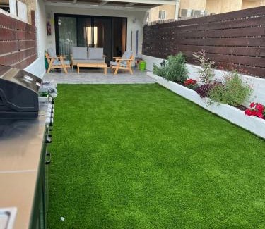 Nahariya Apartment | דירת גן על הים בנהריה