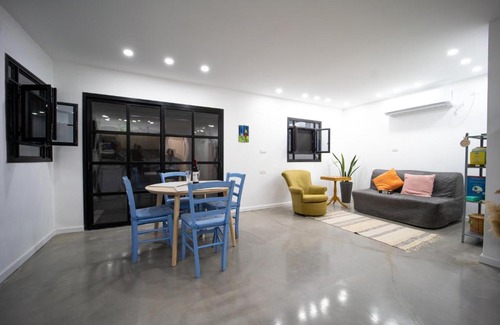 Shlomi Cabin | דרך הצבע בגליל Galilee Colours Experience