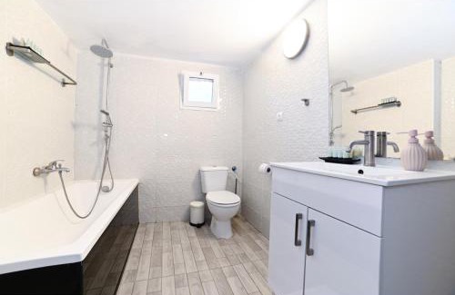 Tiberias Old City Villa | וילה בזלת עם בריכה פרטית Villa Bazelet with Private pool