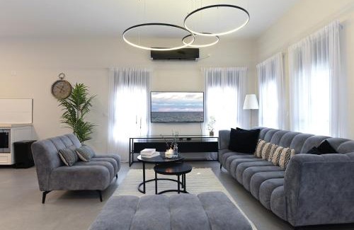 Migdal Villa | וילה לארבל