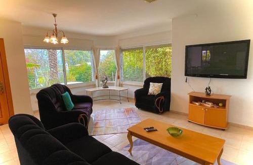 Yavne'el Villa | וילת שגיא - חופשה כפרית ליד הכנרת - Sagi Villa