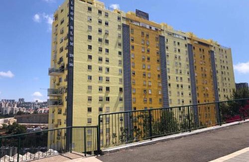 Haifa Bed & Breakfast | לאון ספא לופט - חדרי אירוח עם בריכה פרטית וסאונה בלב חיפה