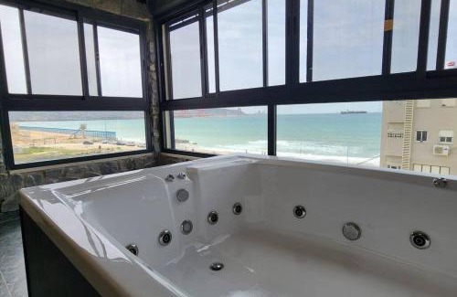 Haifa Apartment | מבנים בים 75 Suites at sea