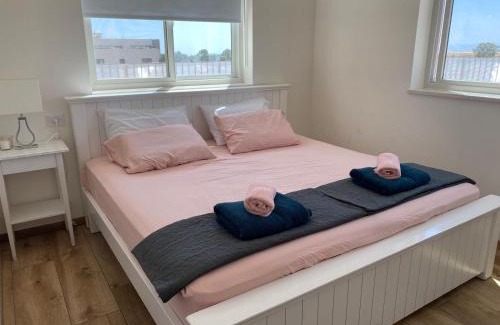 Katzrin House | מעבר לקשת