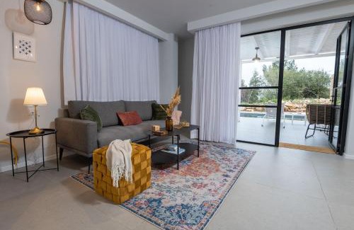 Kfar Vradim Bed & Breakfast | מרי וסימון - סוויטות יוקרה כפר ורדים