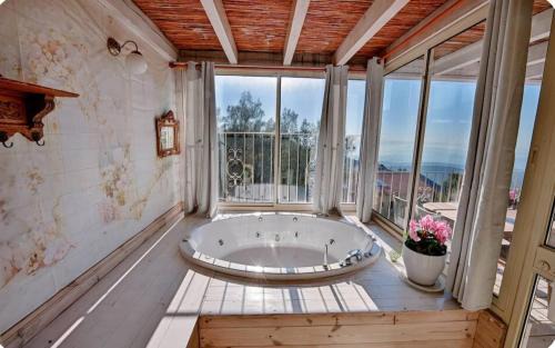 Merom HaGalil Ski Chalet | נוף כנרת -Sea of galilee view