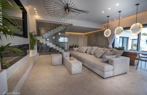 Dalton Apartment | סבן דרים - Seven Dream - וילה עם 5 חדרי שינה ובריכה