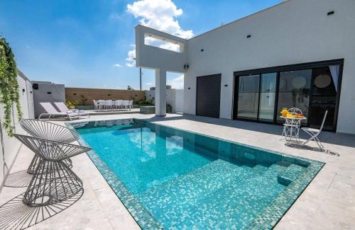 Dalton Apartment | סבן דרים - Seven Dream - וילה עם 5 חדרי שינה ובריכה