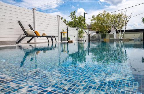 Dalton Villa | סוויטה פלואלס בוטיק