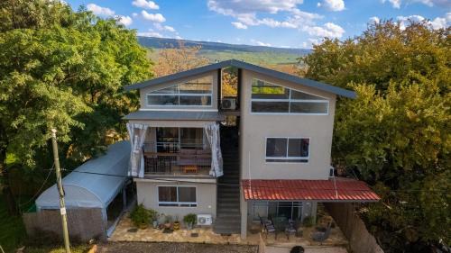 She'ar Yashuv Apartment | צימרים בצפון - עץ נוי