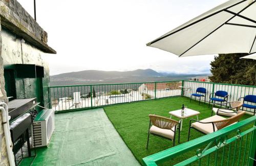 Artists Colony Apartment | צימר רבי מאיר