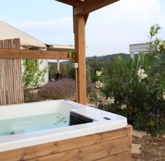 Gita Other | צלילי השקט- היורט מול הנוף