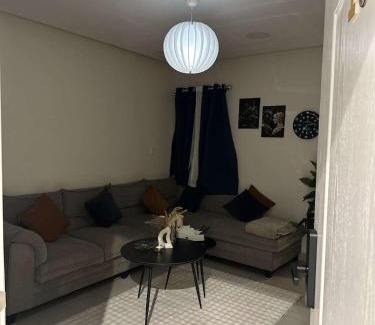 Al Khobar Apartment | شقة بصالة وغرفة نوم لشخصين