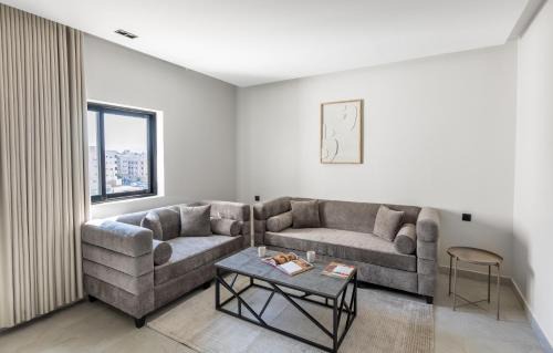 Medina Apartment | شقة غرفة سريرين وصالة وبوفيه 301A