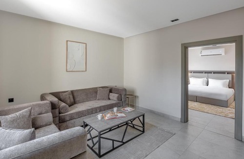 Medina Apartment | شقة غرفة سريرين وصالة وبوفيه 301A