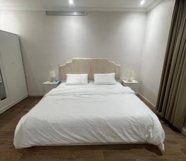 Al Kura Apartment | شقة غرفة نوم ومجلس ومطبخ وحمام