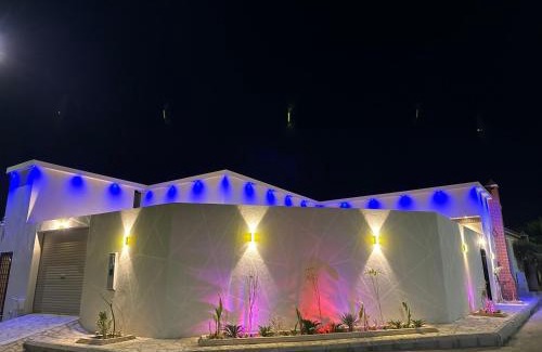 Unaizah Ski Chalet | لاڤانا