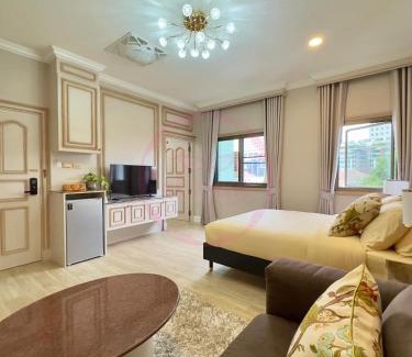 Chatuchak House | บ้านคุณนาย BaanKhunNaiPhaholyothin24