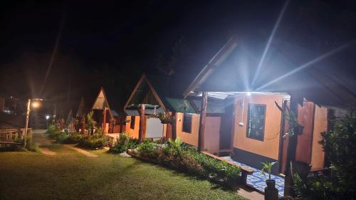 Mok Cham Pae House | ลุงกอละ โฮมสเตย์ ปางอุ๋ง แม่ฮ่องสอน