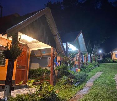 Mok Cham Pae House | ลุงกอละ โฮมสเตย์ ปางอุ๋ง แม่ฮ่องสอน