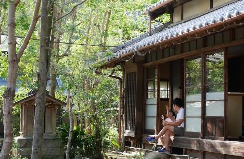 Izunokuni House | ゲストハウス+カフェわ 1日1組限定! 築100年の農家の古民家で宿泊体験、薪でお風呂沸かせます。焚き火もできます。