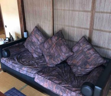 Izunokuni House | ゲストハウス+カフェわ 1日1組限定! 築100年の農家の古民家で宿泊体験、薪でお風呂沸かせます。焚き火もできます。