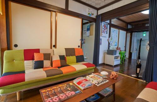 Nakasonecho Apartment | コザを楽しむ一軒家 Kaeruhouse