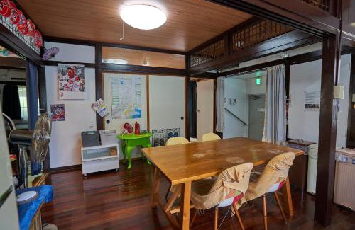 Nakasonecho Apartment | コザを楽しむ一軒家 Kaeruhouse