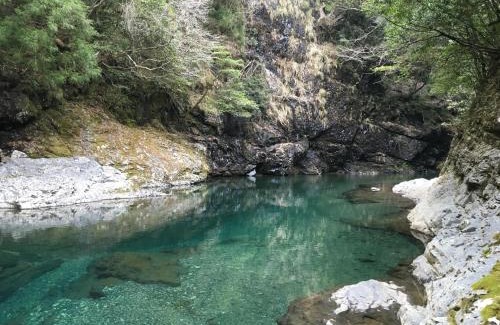 Kiho-cho Apartment | シングウノイエ【貸切】熊野古道 速玉大社 那智の滝 神倉神社 マグロ 和歌山ラーメン