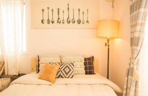 Awase Villa | ライカムまで10分!大人女子にオススメ。フォトジェニックなアンティーク家具に囲まれて最高の夜を。