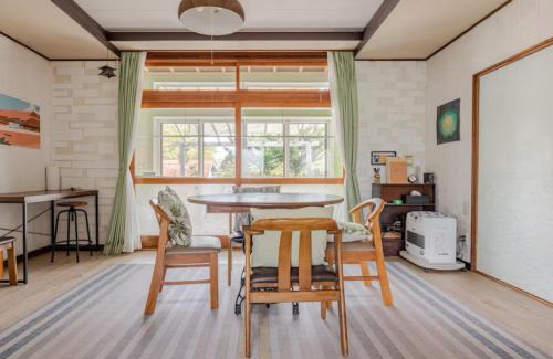 Shiraoi House | 一軒家まるごと貸切宿Woodウッド