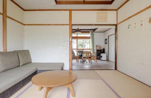 Shiraoi House | 一軒家まるごと貸切宿Woodウッド
