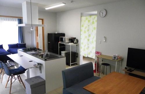 Yonaha Apartment | 与那覇コテージ Yonaha Cottage