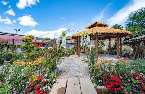 Gucheng Hotel | 丽江云栖意景智能花园客栈