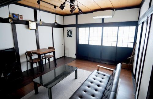 Kosai Apartment | 古民家一棟貸子犬と画家みんなの家