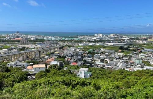 Kadena-cho Apartment | 島テラス高台から太平洋を眺める最高のロケーションハウス